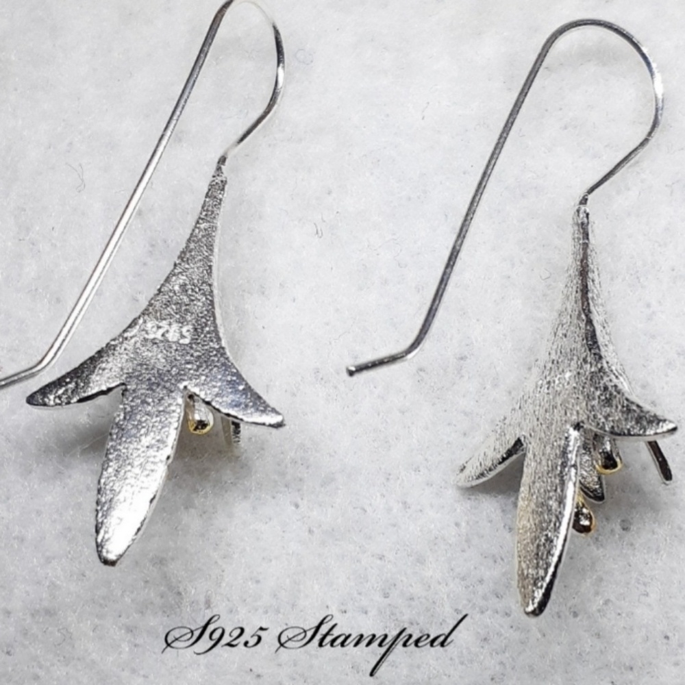 ๐925 Lily Drop Earing - Picture 6 of 6